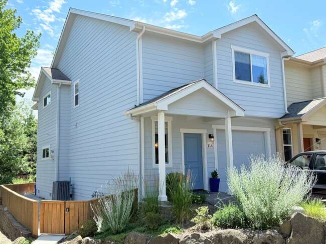 Elegant Townhome – 2 Primary Suites, balco... - Elegant Townhome – 2 Primary Suites, balco...