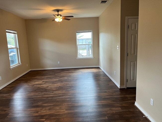 Photo - 1841 Caroline Ln