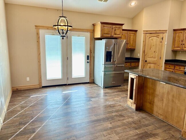 Photo - 2612 Eastview Dr