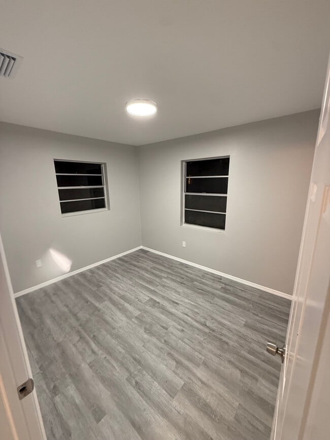 Photo - 190 Ventris Ave W