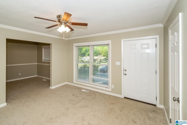 Photo - 1309 Lake Ln NE