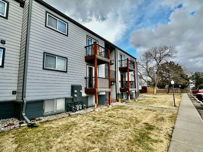 Photo - "Charming 2-Bed Condo in Golden, CO - Cozy Living!" Unit L2