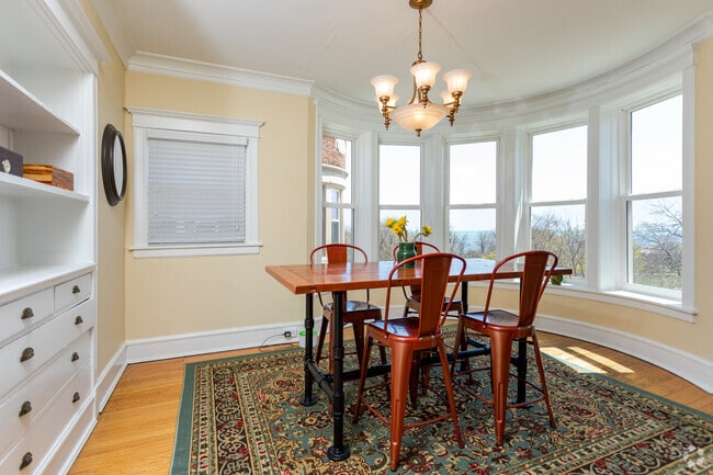 Comedor de apartamento de 2 habitaciones - Windsor Court Apartments