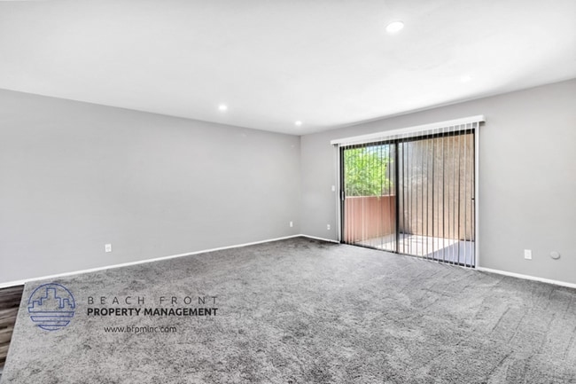 Photo - 250 E Acacia St Unidad 207