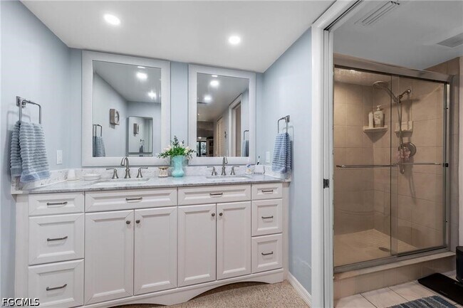 Photo - 5890 Trailwinds Dr Unit 522