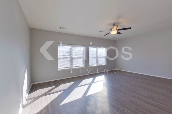 Photo - 1636 S Razorback Rd