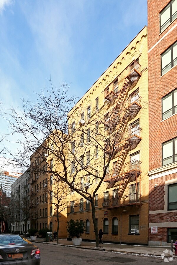 Photo - 427 W 51st St Apartments