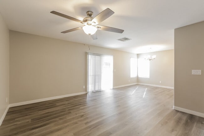 Photo - 1112 Barton Green Dr