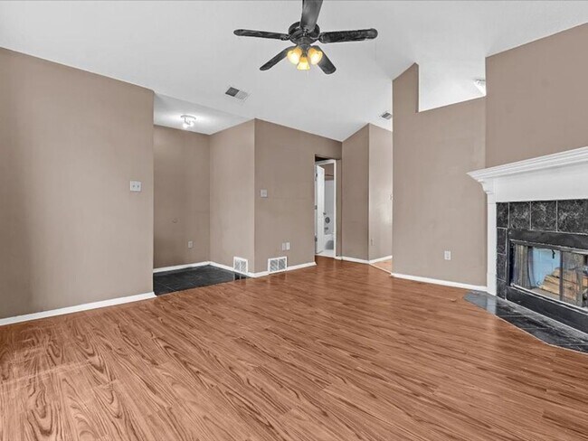 Photo - 2647 Waverly Dr