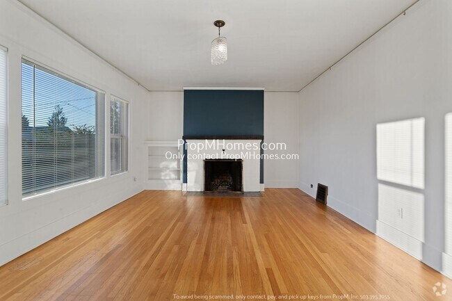 Building Photo - Light & Bright One Bedroom Duplex in SE! Unit 3412 SE 28th Place Rental