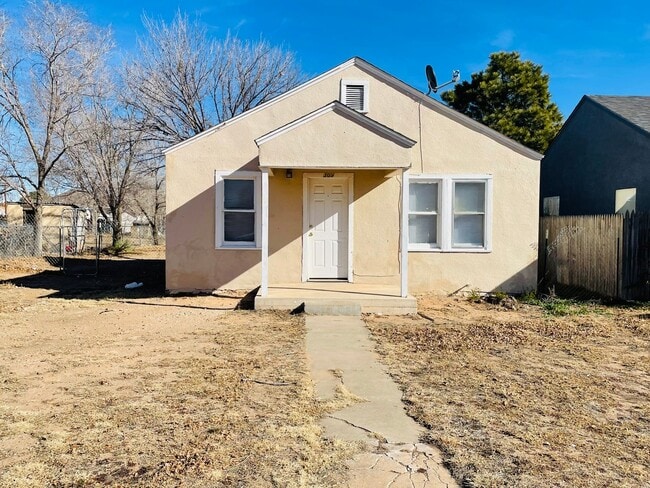 Building Photo - 2 Bed 1 Bath Home!