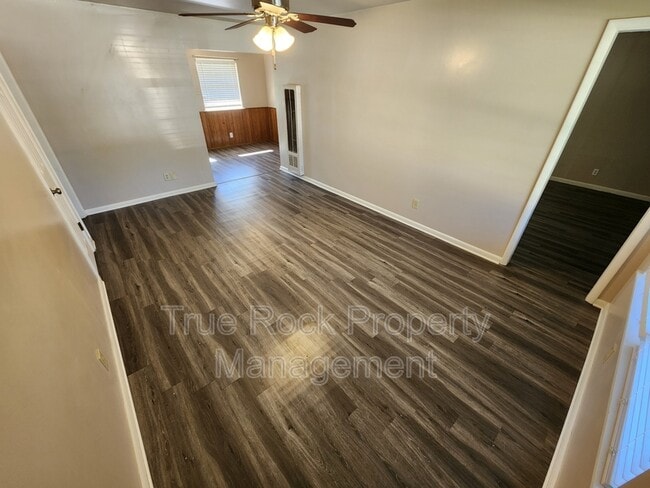 Photo - 933 Crestview Ave