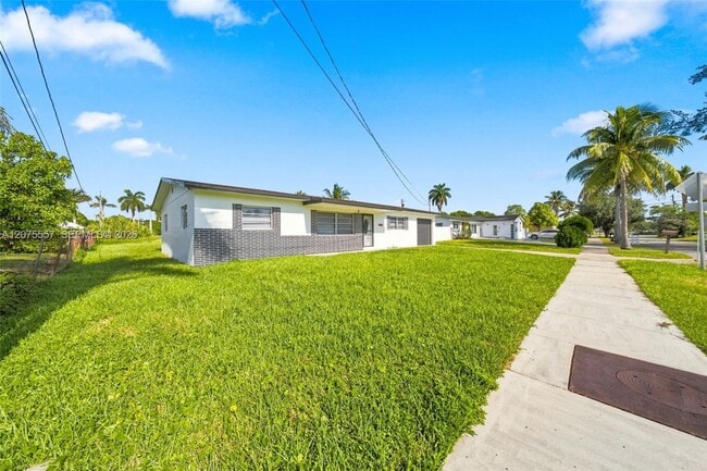 Building Photo - 11000 NW 21st Ct