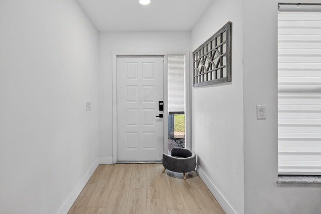 Photo - 481 SW Aster Rd