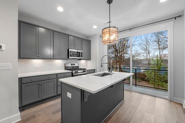 Photo - 644 W End Dr