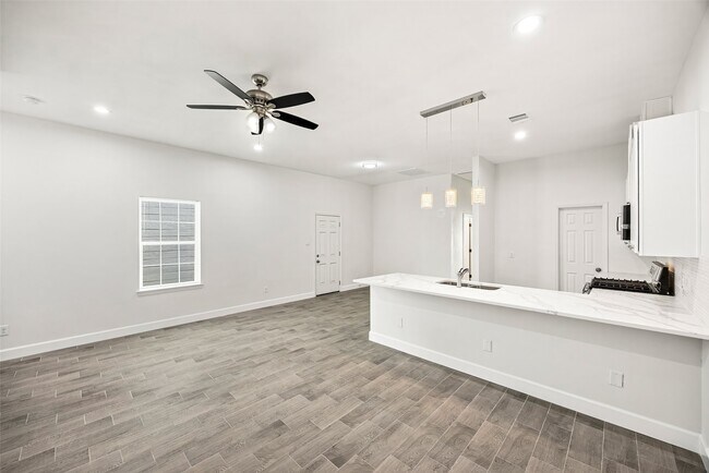 Photo - 1550 Lombardy St