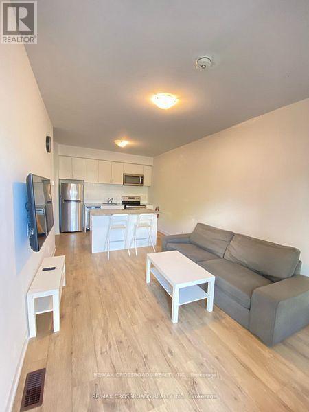 Photo - 1720 Simcoe St N