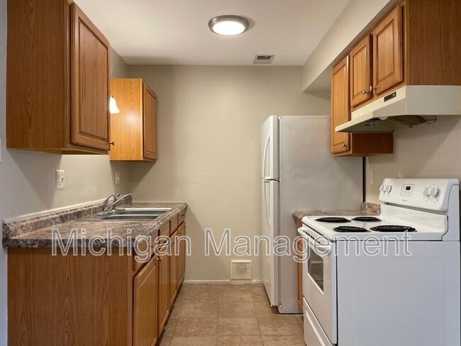 Photo - 865 E Summit St