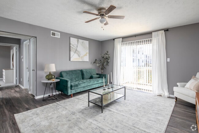 2BR, 1BA - 900 SF