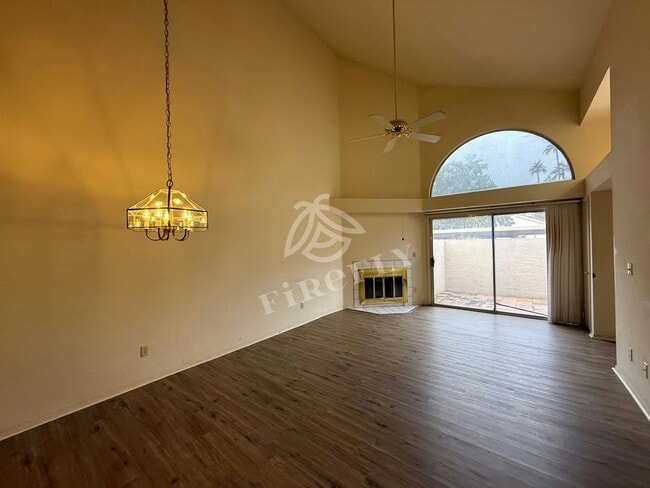 Photo - 1111 W Summit Pl