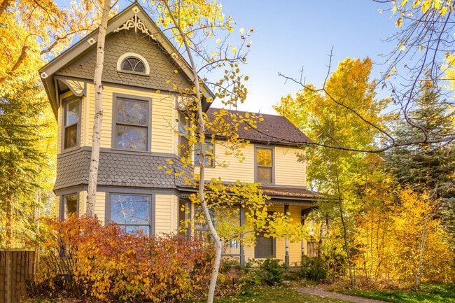 Building Photo - 212 N Monarch St