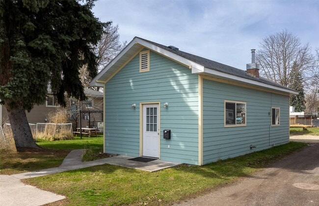 Photo - 1921 Thames St House