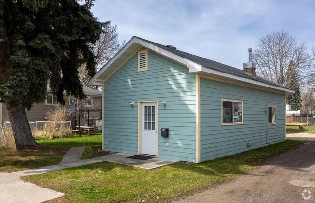 Building Photo - 1921 Thames St Rental
