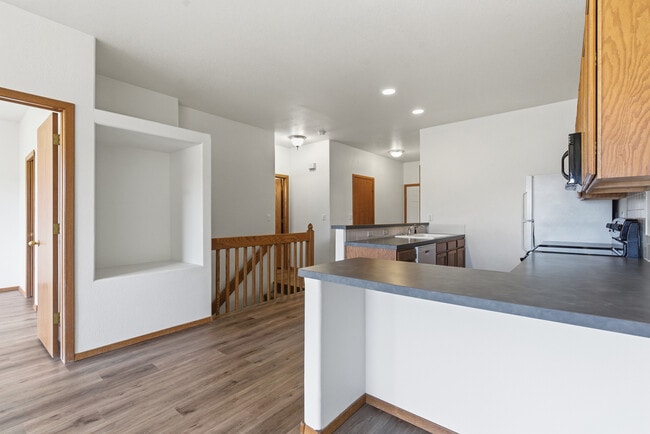 Building Photo - 2544 Begonia Ct