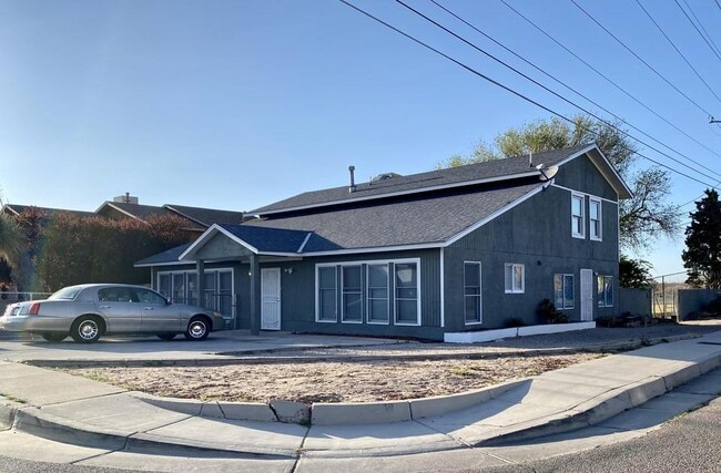 Building Photo - 1937 Sunshine Ter SE Unit B