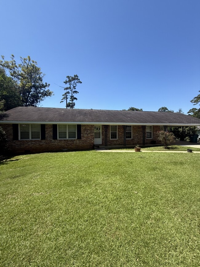 Building Photo - 111 Pinecrest Dr Rental