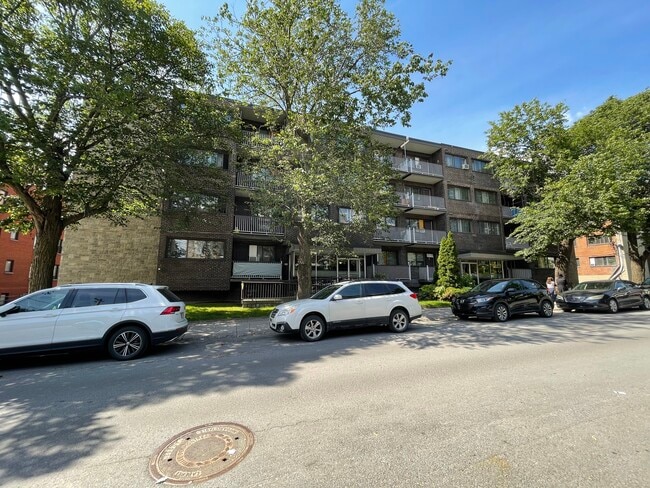 Building Photo - 4205 Av Bourret