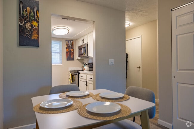 2BR, 1BA - 860SF - Dining Room
