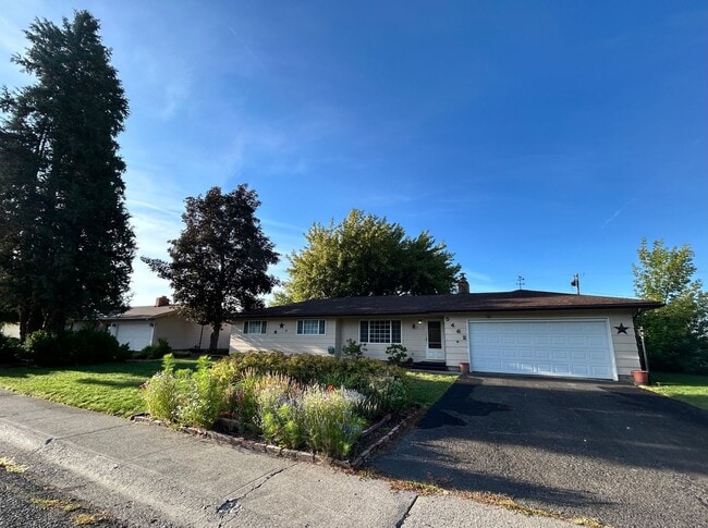 Building Photo - 3 Bedroom, 2.5 Bath House