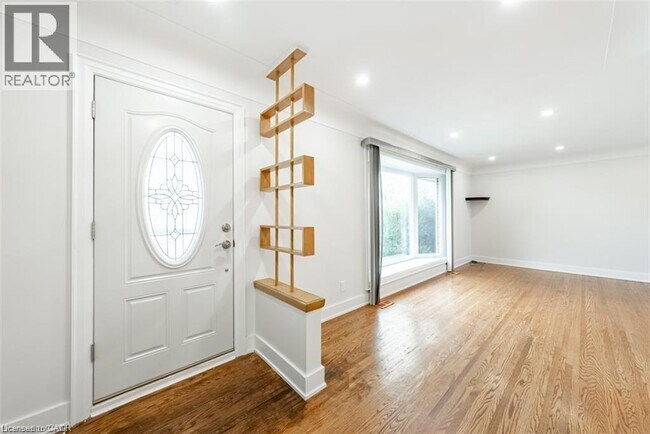 Photo - 172 Fennell Ave E
