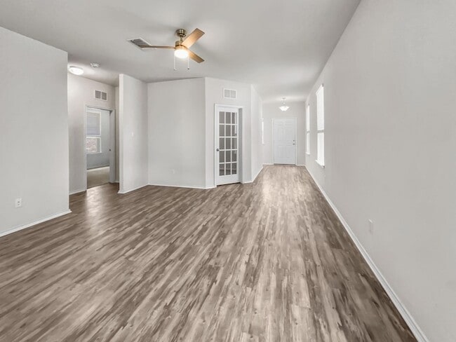 Photo - 595 Eves Necklace Dr.