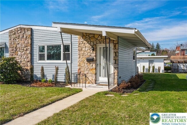 Photo - 732 N St Lucas St