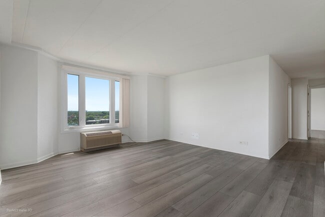 Photo - 1 Renaissance Pl