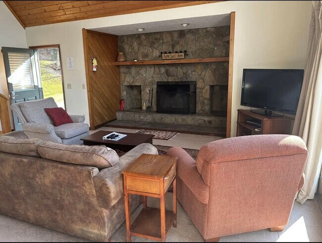 Photo - 417 Chalet Village Dr