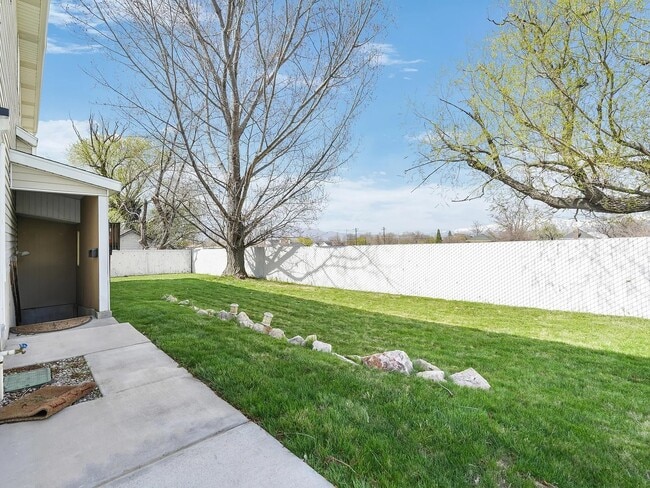Photo - 649 E Cedar Holw Rd