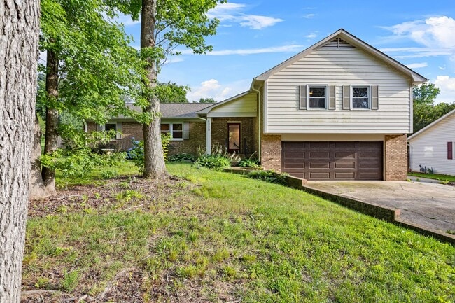 Photo - Spacious 4-Bedroom Home with Fenced Yard in Hampton Woods