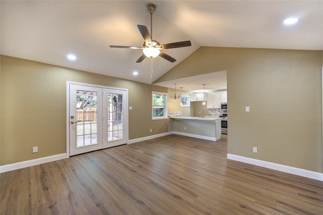 Photo - 1921 Ripple Creek Dr