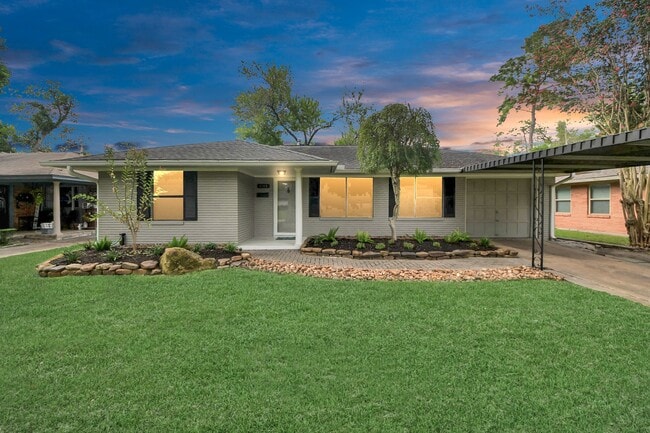Photo - 2215 Gardenia Dr Casa