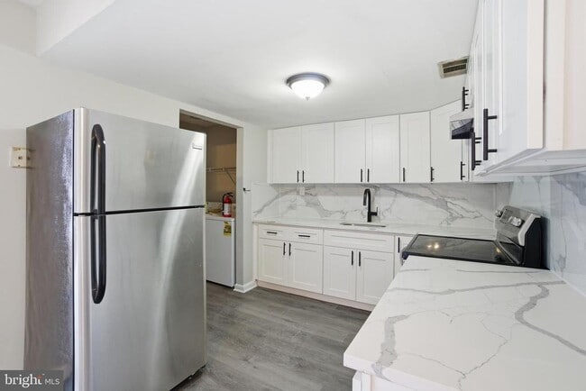 Photo - 33 Milstone Ct