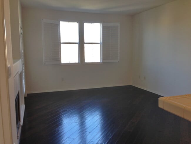 Photo - GORGEOUS TOP FLR CONDO BY CENTRAL PARK w/LAUNDRY+PATIO+2 CAR Parking