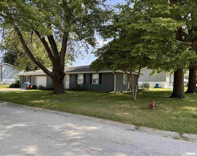 Building Photo - Check out this 4-Bedroom Ranch Style Home!