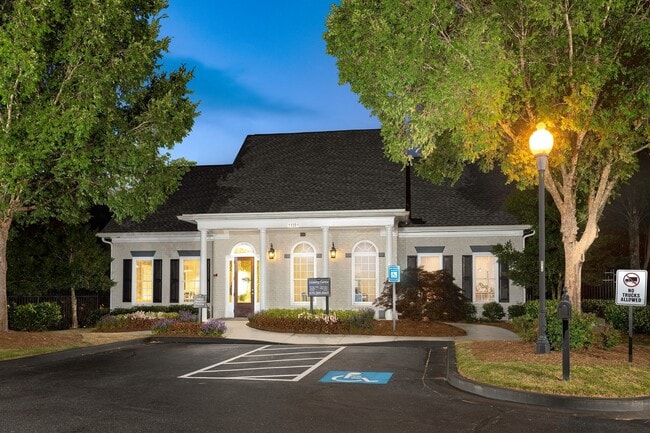 Our Windsor Communities team is ready to welcome you.