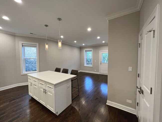 Photo - 1744 W Winnemac Ave Unidad 2