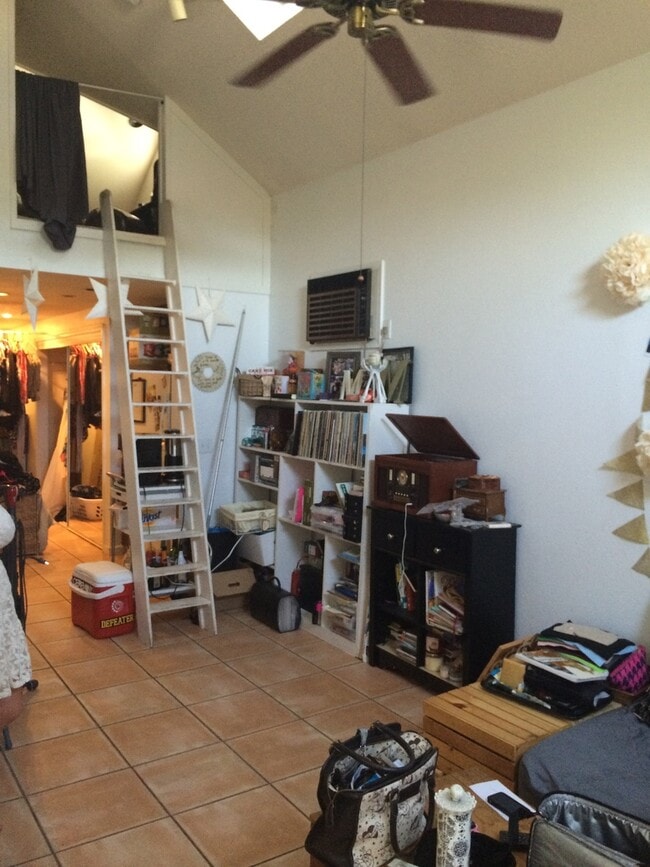 Photo - Adorable Studio Apartment with a Loft-$300...
