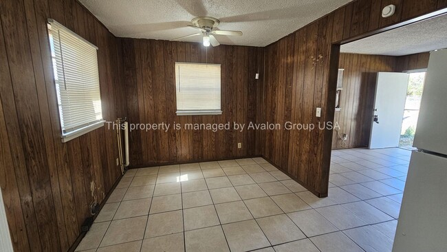 Photo - 1560 W 6th St