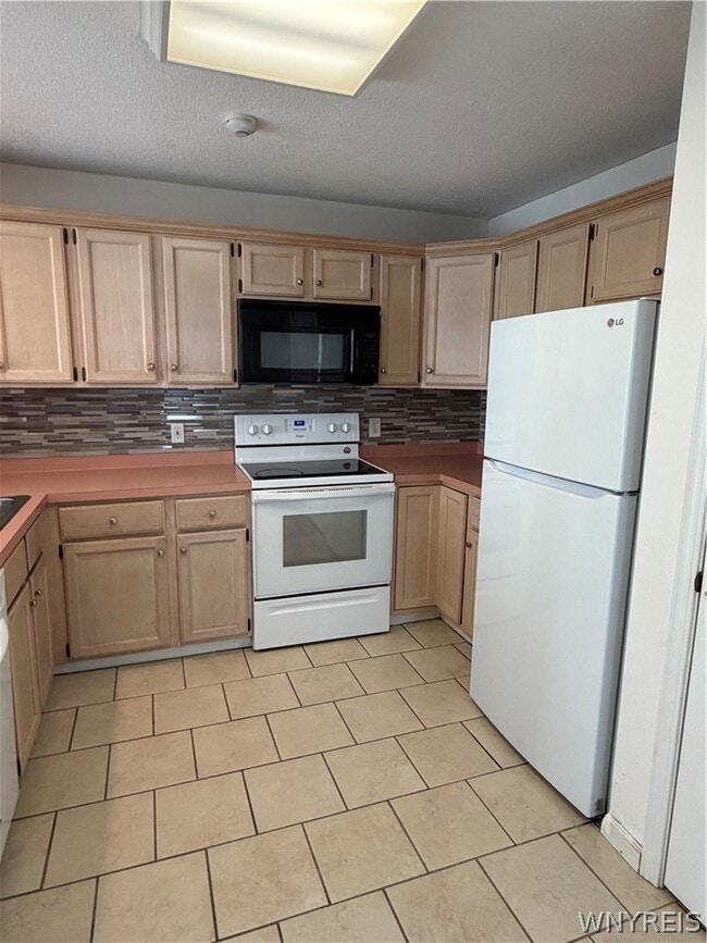 Photo - 304 Forest Edge Dr